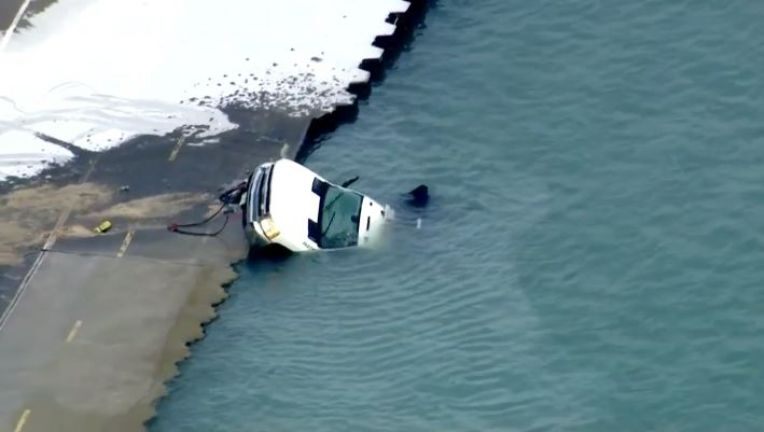 Wes’s Service Towing Recovers Chicago Park District Truck From Lake Michigan